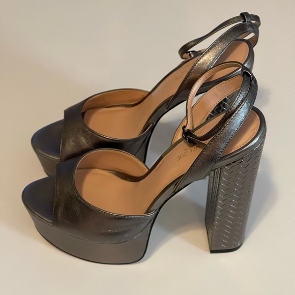 Zoe by Rachel Zoe Platform Claire Silver Metallic Sandals - Picture 3 of 9